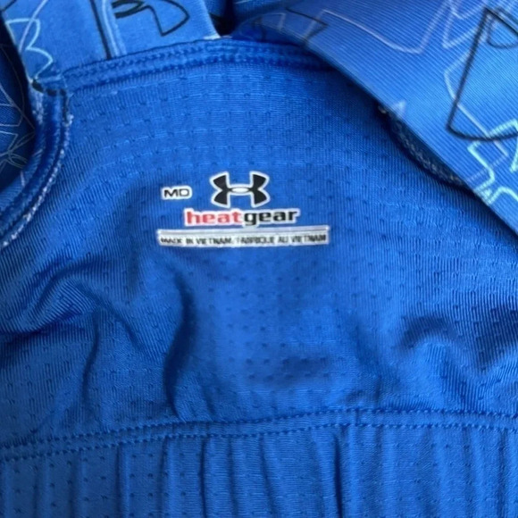 EUC‎ WOMENS Under ARMOUR tank with built in bra - Picture 5 of 6
